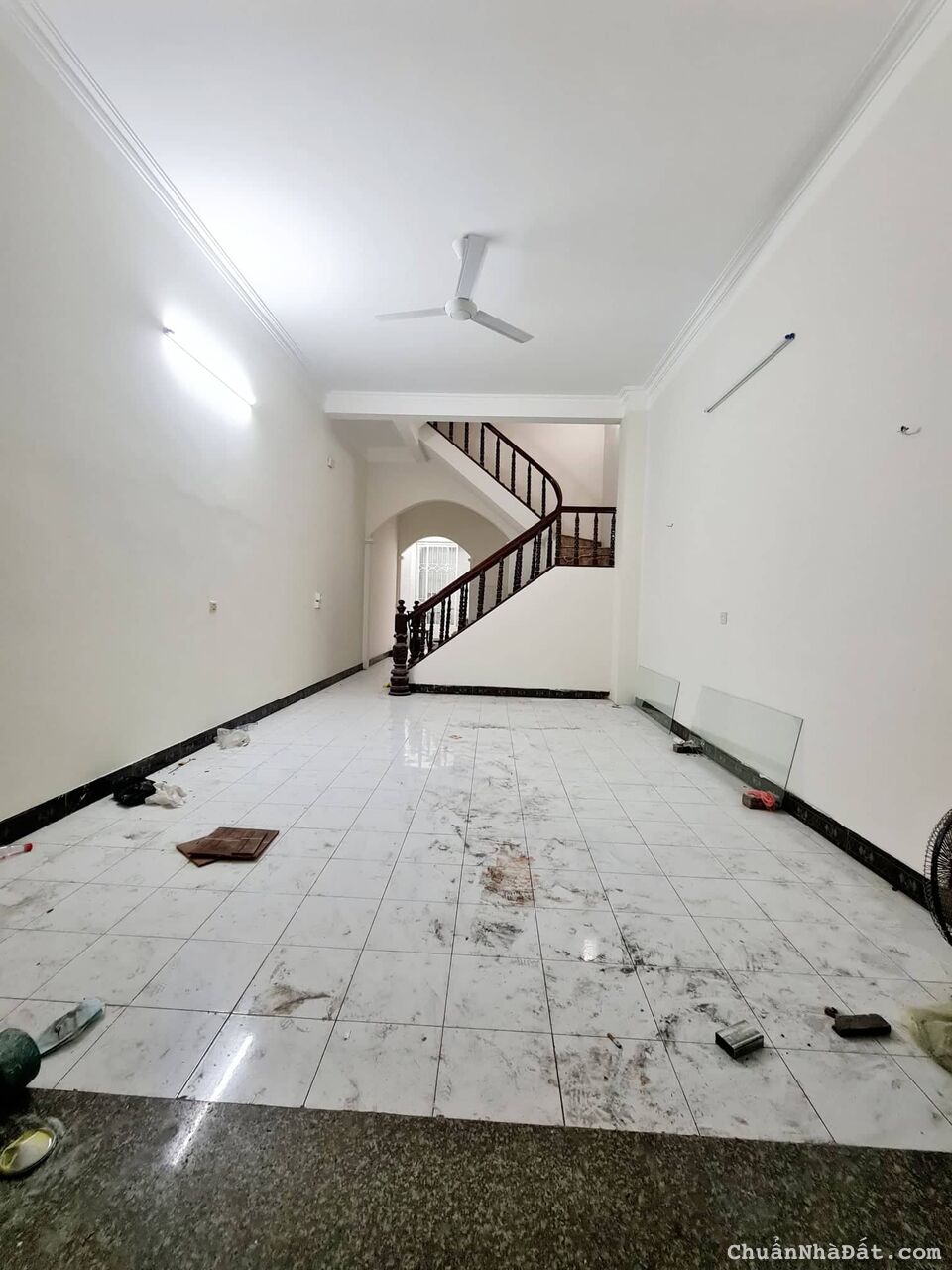 Cho thuê nhà 4 tầng phố Nguyễn Khang, DT 72m, ngõ thông rộng, ô tô vào nhà, giá 16tr/tháng Cho thuê nhà 4 tầng phố Nguyễn Khang, DT 72m, ngõ thông rộng, ô tô vào nhà, giá 16tr/tháng