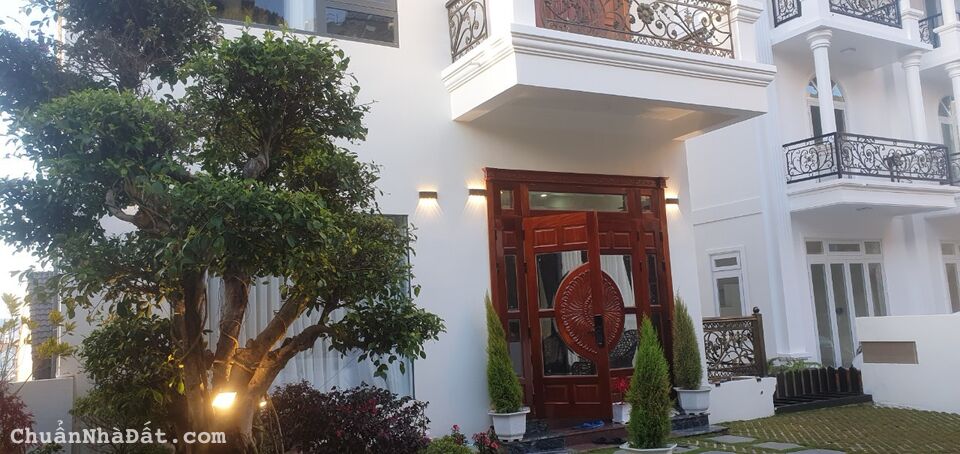 Bán VILLA Trịnh Hoài Đức Siêu Đẹp, FULL nội thất sân vườn ở Đà Lạt