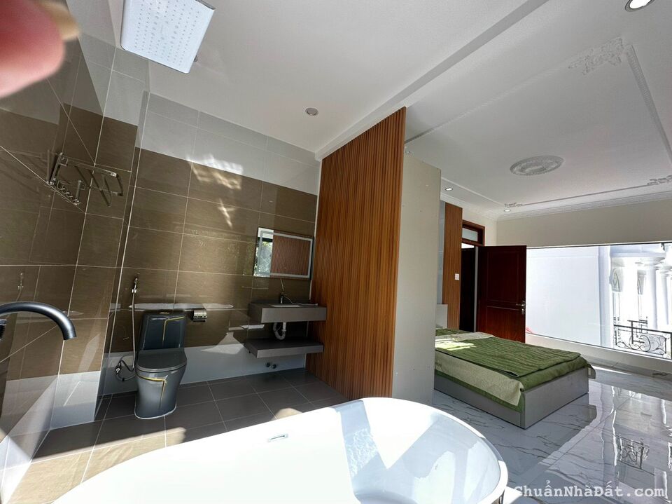 Bán VILLA Trịnh Hoài Đức Siêu Đẹp, FULL nội thất sân vườn ở Đà Lạt