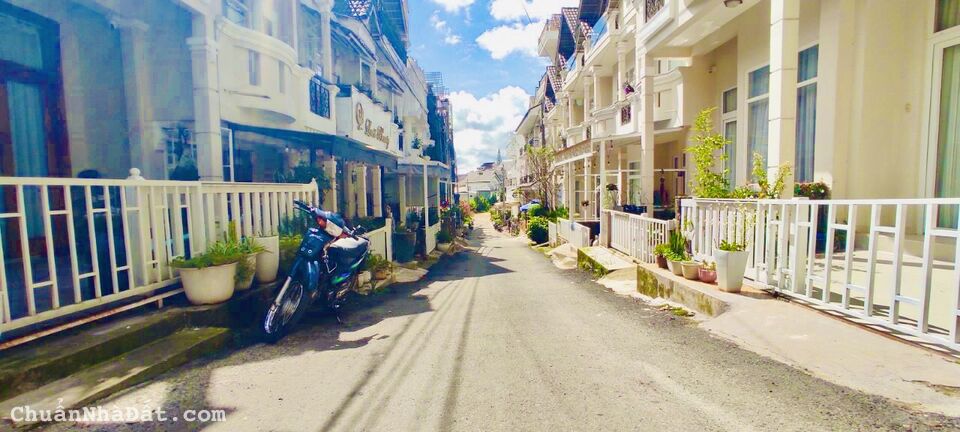 Bán Nhà Đẹp ở Ngay Vị trí Đắc Địa Dân Trí Cao, ngay khu Ananda, Phường 8, Đà Lạt