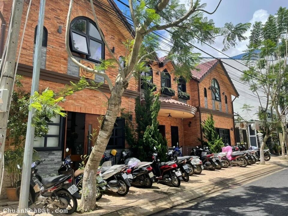 Bán GẤP nhà thiết kế đẹp mang tính cổ điển, 2 mặt tiền đường Trần Phú, P3, Đà Lạt Bán GẤP nhà thiết kế đẹp mang tính cổ điển, 2 mặt tiền đường Trần Phú, P3, Đà Lạt
