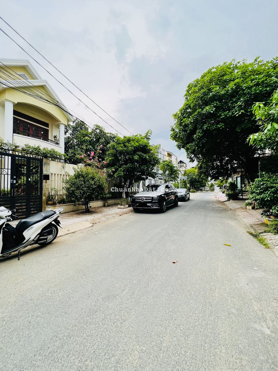 Biệt Thự Bình Tân 190m2 (10x19m) 3 Tầng Khu VIP Mặt Tiền Đường 12m Giá Tốt 17 Tỷ LH: 0813123205