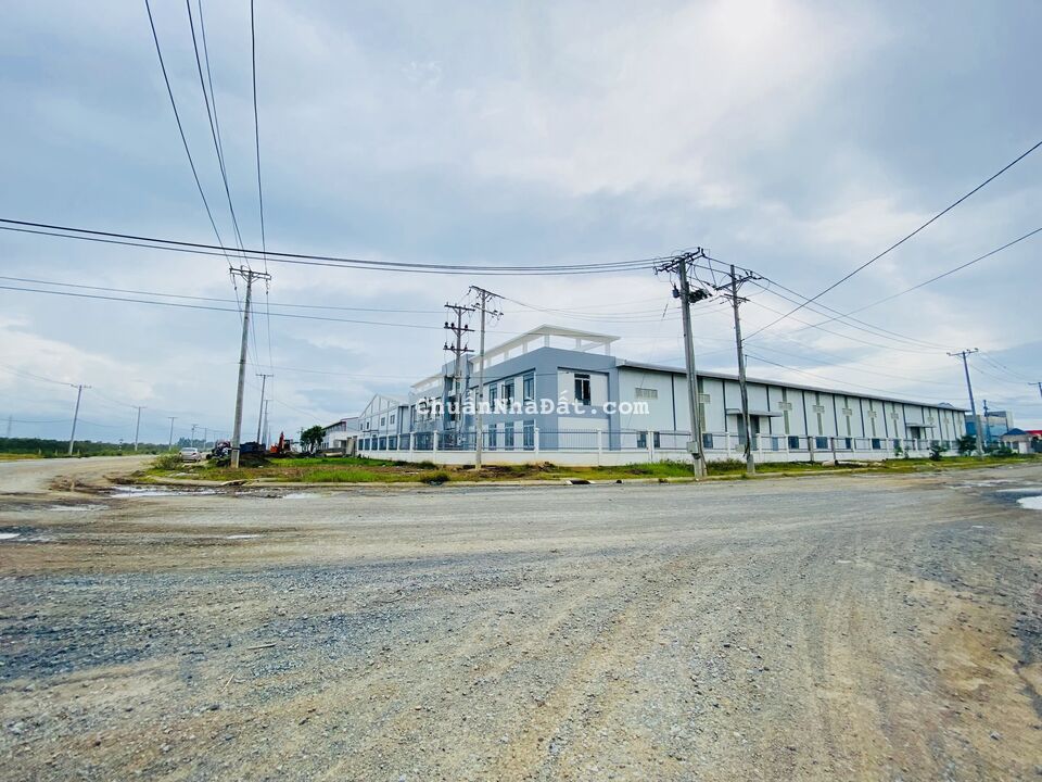 Cho Thuê Xưởng Mới Xây KCN Hải Sơn Lô Góc Mặt Tiền Trục Chính 4,400m2 Lh 0813123205