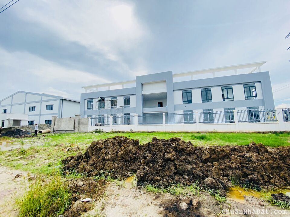 Cho Thuê Xưởng Mới Xây KCN Hải Sơn Lô Góc Mặt Tiền Trục Chính 4,400m2 Lh 0813123205