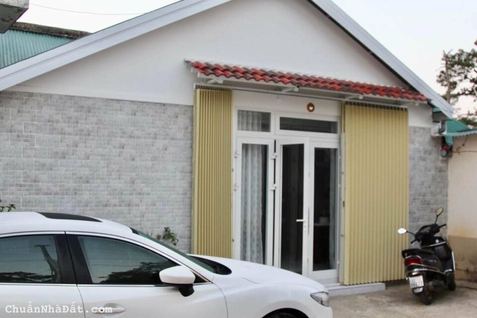 Bán nhà ở Khe Sanh Phường 10 - 100 m2 - 6 Tỷ - Đà Lạt - Sân ô tô