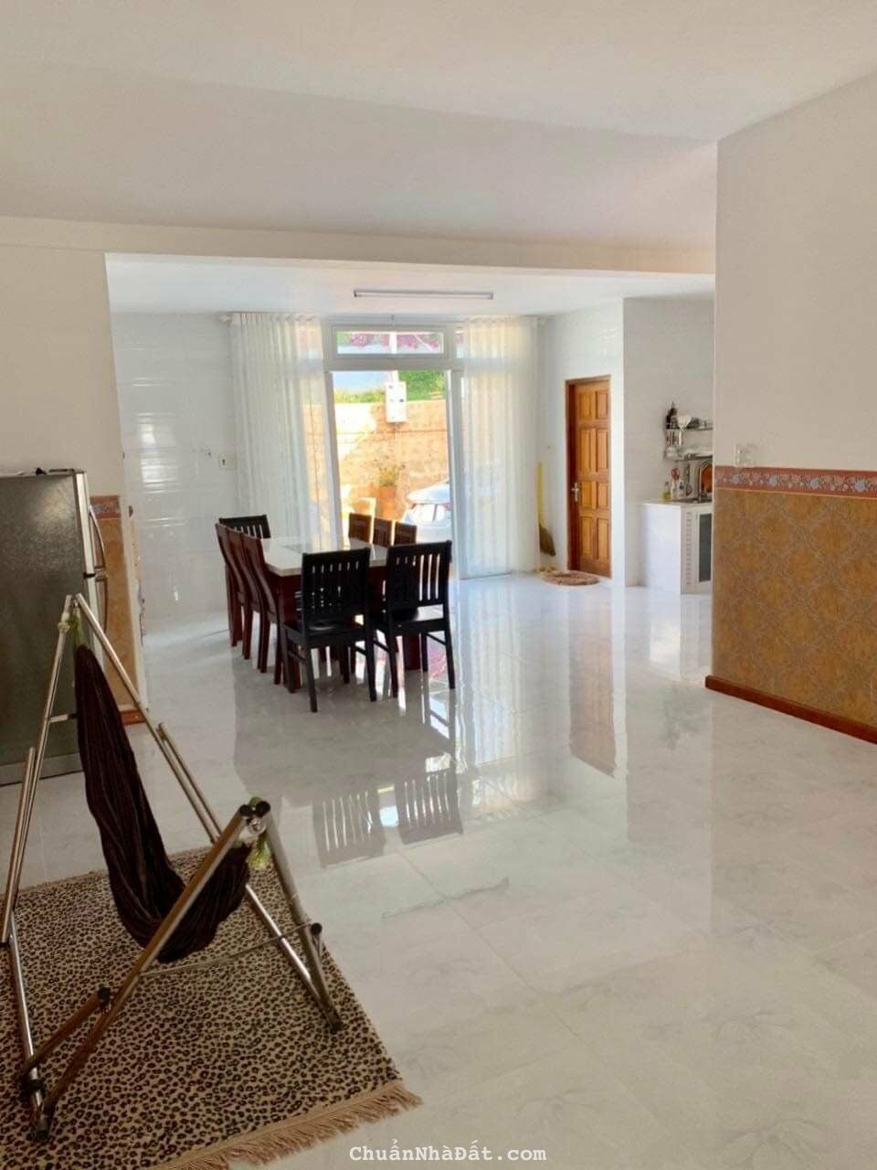 Bán nhà ở Khe Sanh Phường 10 - 100 m2 - 6 Tỷ - Đà Lạt - Sân ô tô