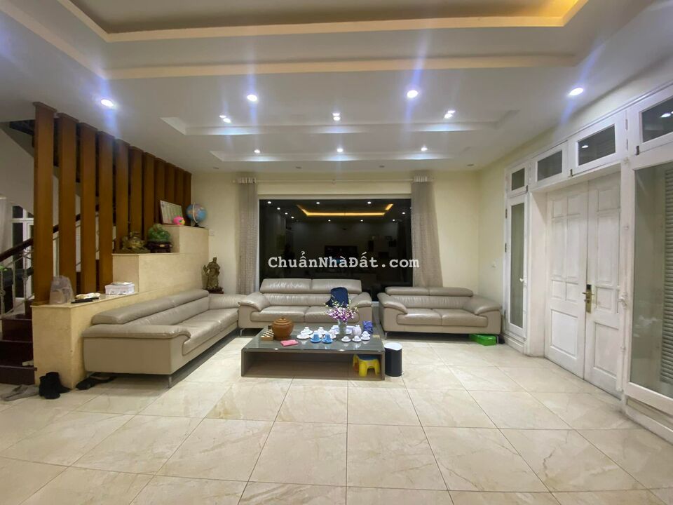 Bán nhà phố Hoàng Cầu, 250m2, MT 7 m, lô góc, ô tô tránh, phù hợp toà 8 tầng. Nhỉnh 40 tỷ Bán nhà phố Hoàng Cầu, 250m2, MT 7 m, lô góc, ô tô tránh, phù hợp toà 8 tầng. Nhỉnh 40 tỷ