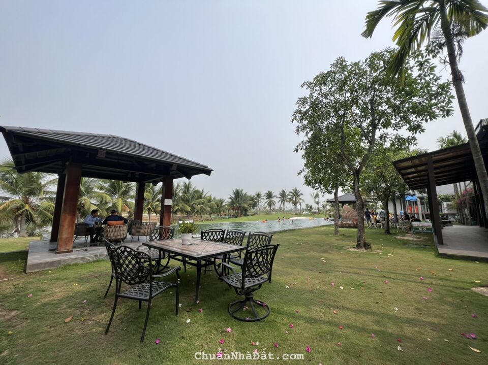 Nhà phố liền kề 1 trệt 2 lầu Nhà phố liền kề 1 trệt 2 lầu