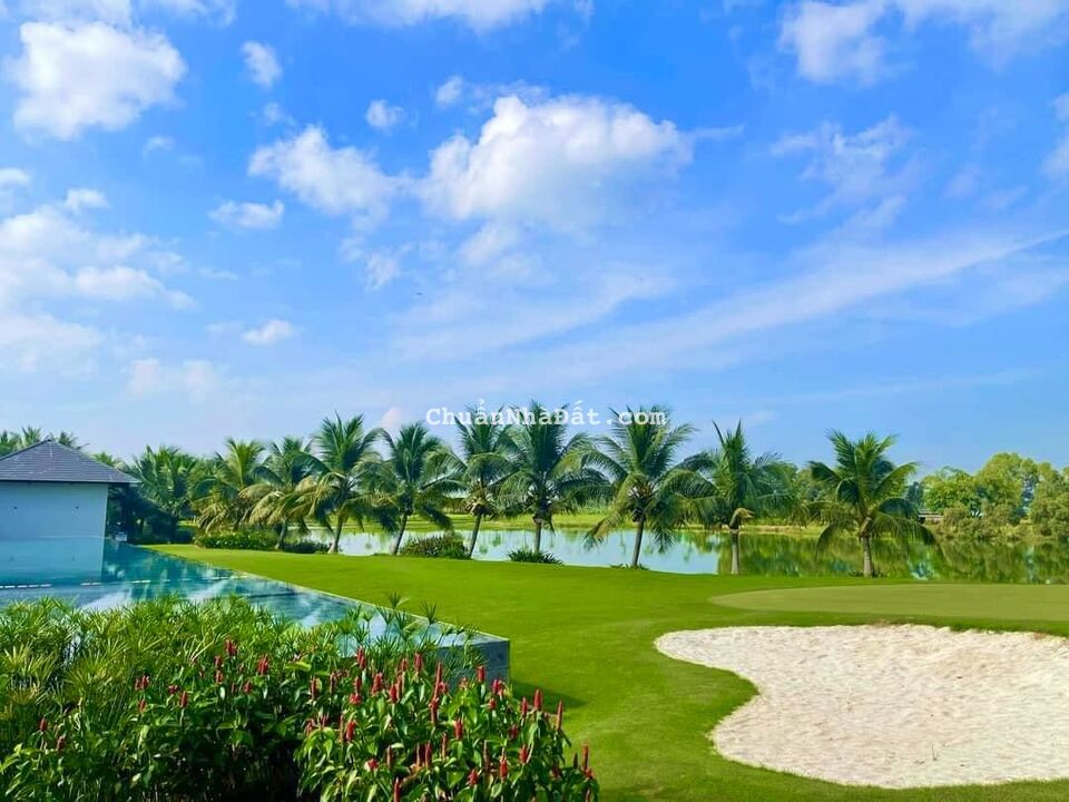 Nhà phố liền kề 1 trệt 2 lầu Nhà phố liền kề 1 trệt 2 lầu