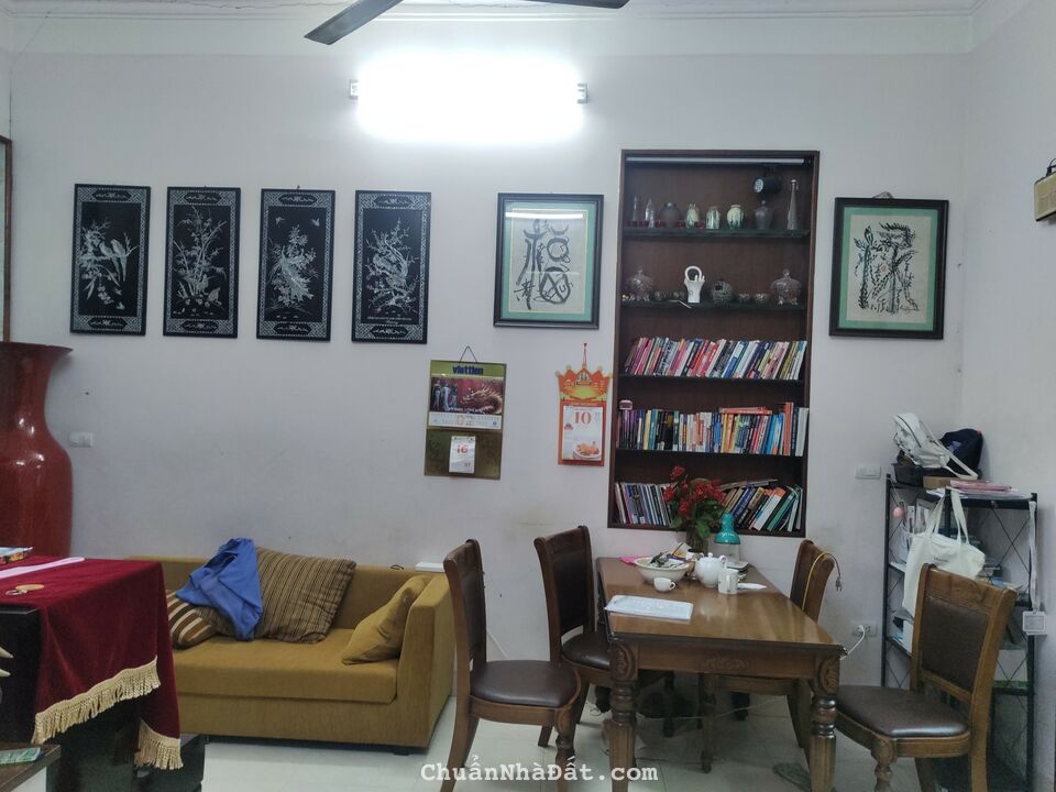 Chính chủ cần bán gấp nhà tại ngõ 279 Đội Cấn, Ngọc Hà, Ba Đình. DT 60m2x2T. Chỉ 6.5 Tỷ.