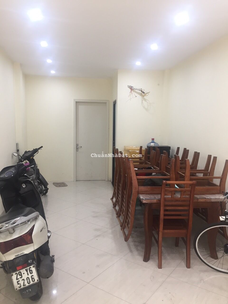 Cho thuê cửa hàng mặt ngõ 135 Phố Đội Cấn, Ba Đình. Khu vực sầm uất kinh doanh. Chỉ 8tr Cho thuê cửa hàng mặt ngõ 135 Phố Đội Cấn, Ba Đình. Khu vực sầm uất kinh doanh. Chỉ 8tr