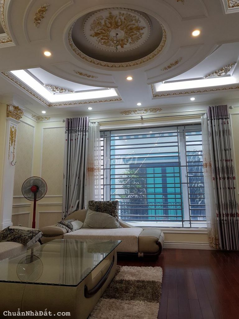 Cho thuê căn Biệt thự Phố Liễu Giai. DT 120m2 x 5 tầng thang máy ở cực sướng. Chỉ 28 tr/th