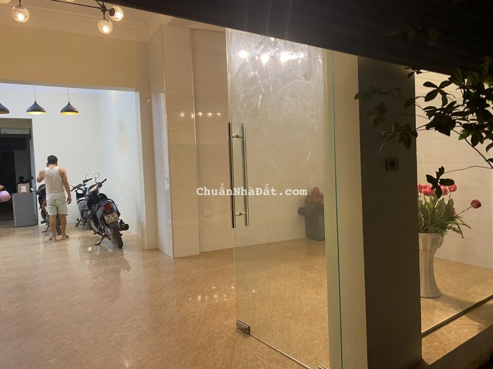 Cho thuê cửa hàng mặt ngõ Phố Tam Đa, Thụy Khuê. Khu vực sầm uất kinh doanh đỉnh. Chỉ 8tr