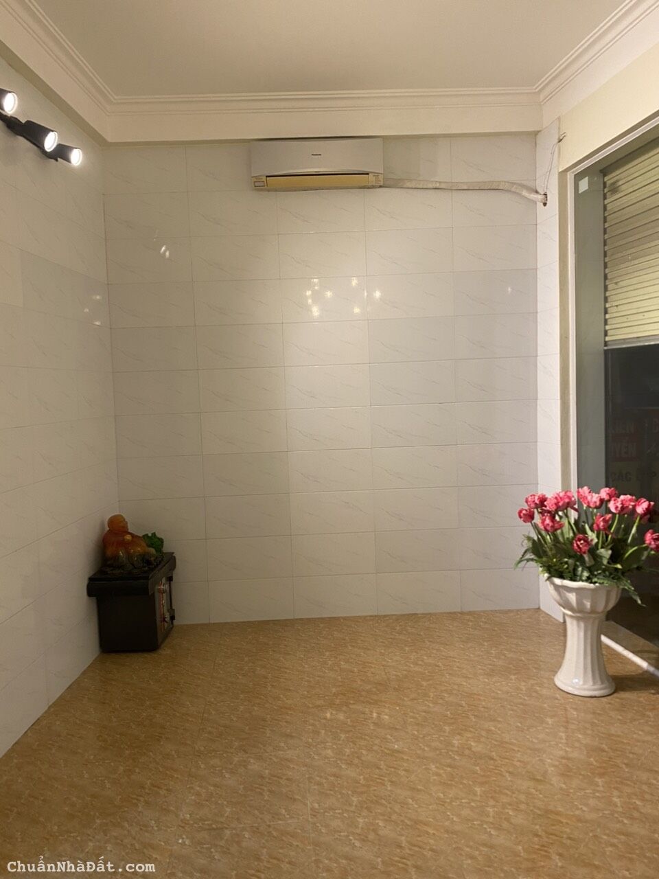 Cho thuê cửa hàng mặt ngõ Phố Tam Đa, Thụy Khuê. Khu vực sầm uất kinh doanh đỉnh. Chỉ 8tr