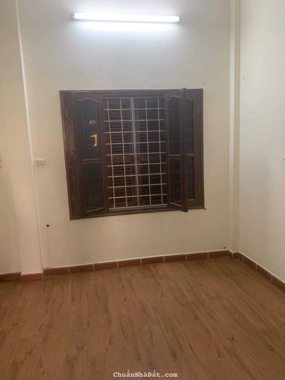 Cho thuê nhà mặt đường vừa kinh doanh vừa ở Phố Thụy Khuê, Tây Hồ. DT40m2x4t. Chỉ 18tr