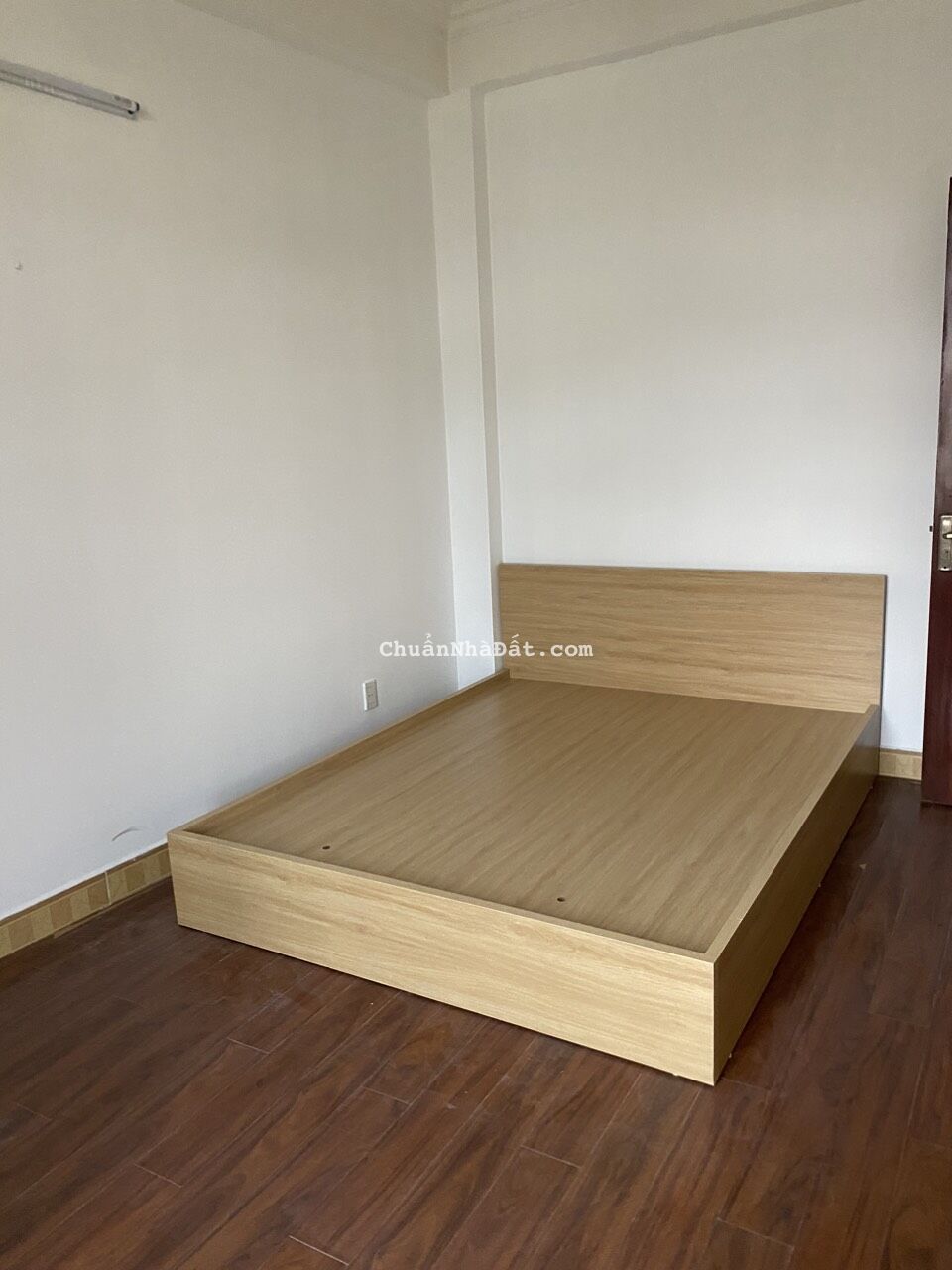 Cho thuê căn hộ Phố Đội Cấn, Ngọc Hà. Dt 28m2. Phòng thoáng đẹp, Full nội thất. Chỉ 3.8tr