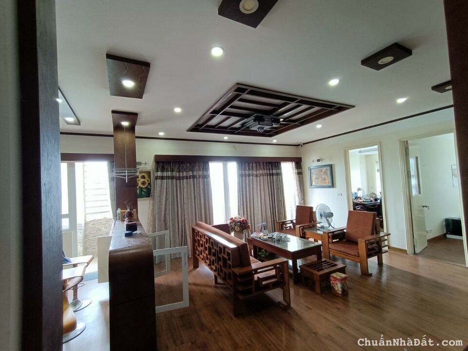 Chính chủ cần bán gấp căn Chung cư Nguyễn Xiển, Thanh Trì, Dt 147m2. Gía nhỉnh 3 tỷ Chính chủ cần bán gấp căn Chung cư Nguyễn Xiển, Thanh Trì, Dt 147m2. Gía nhỉnh 3 tỷ