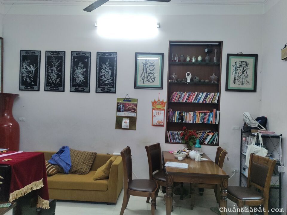 Chính chủ cần bán gấp nhà tại ngõ 279 Đội Cấn, Ngọc Hà, Ba Đình. DT 60m2x2T. Chỉ 6.5 Tỷ.