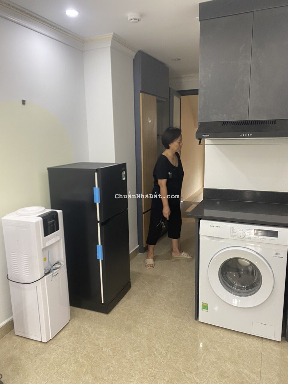 Cho thuê căn hộ siêu sang Phố Đội Cấn Dt 36m2. Nhà mới tinh thoáng, Full nội thất. Chỉ 10tr