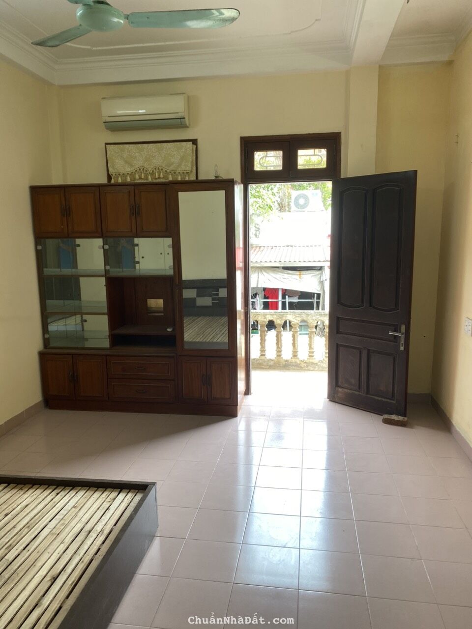 Cho thuê nhà nguyên căn tại Ngõ 158 Kim Mã, Ba Đình. Nhà rộng 2 thoáng. Chỉ 11tr