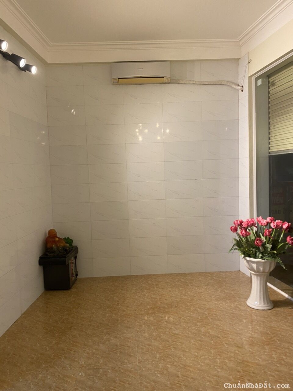 Cho thuê cửa hàng mặt ngõ Phố Tam Đa, Thụy Khuê. Khu vực sầm uất kinh doanh đỉnh. Chỉ 8tr