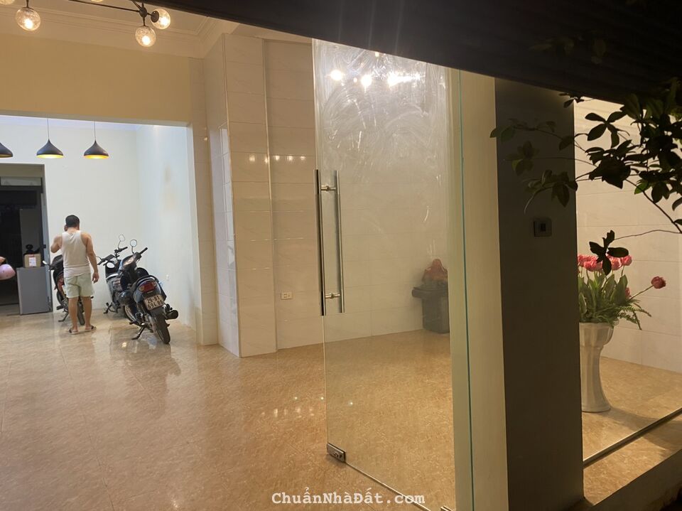 Cho thuê cửa hàng mặt ngõ Phố Tam Đa, Thụy Khuê. Khu vực sầm uất kinh doanh đỉnh. Chỉ 8tr