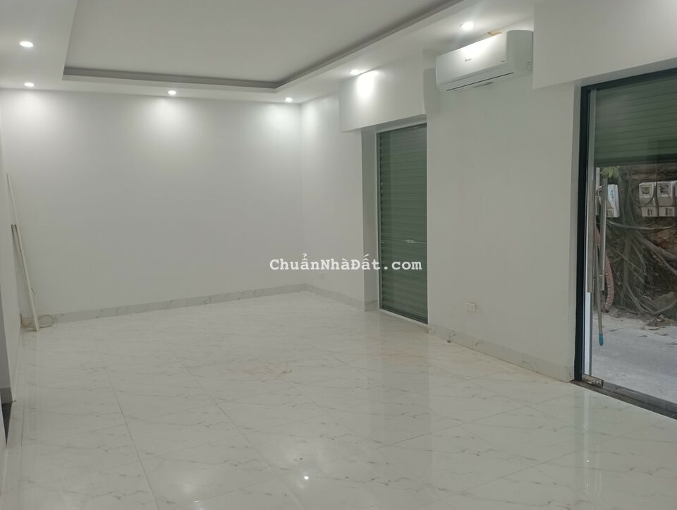 Cho thuê nhà 4 tầng tại Phố Vạn Bảo, Ba Đình. Nhà rộng mới tinh, ngõ nông ô tô đỗ cửa. Chỉ 28tr 