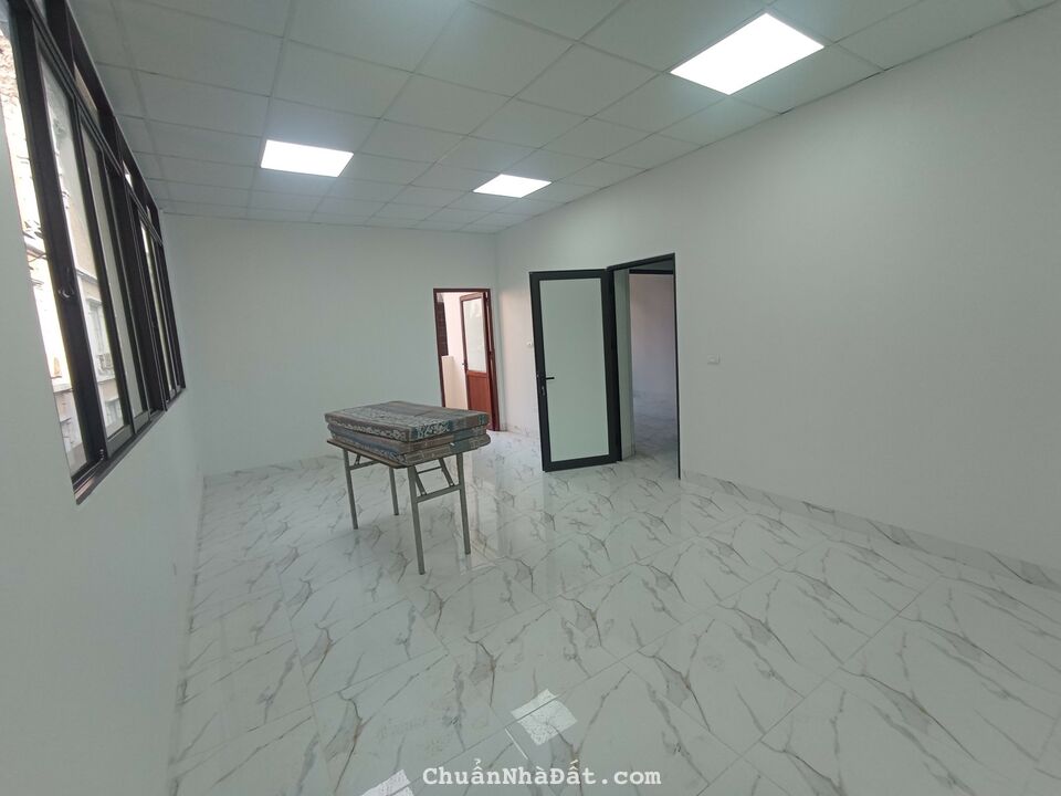 Cho thuê nhà 4 tầng tại Phố Vạn Bảo, Ba Đình. Nhà rộng mới tinh, ngõ nông ô tô đỗ cửa. Chỉ 28tr 