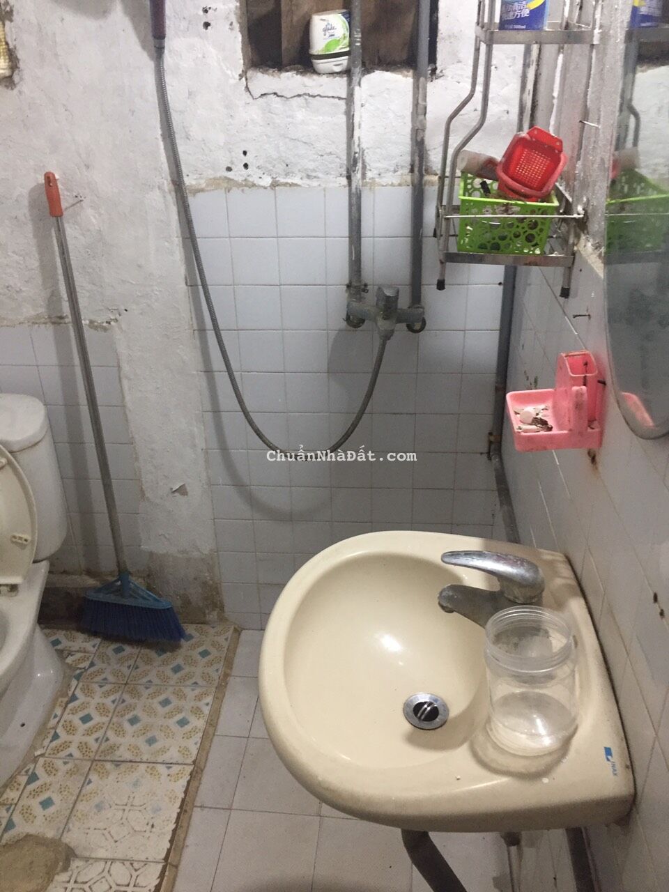 Cho thuê nhà riêng to rộng tại Hoàng Hoa Thám, Ba Đình. Chỉ 6.5 tr. Phù hợp ở đông người