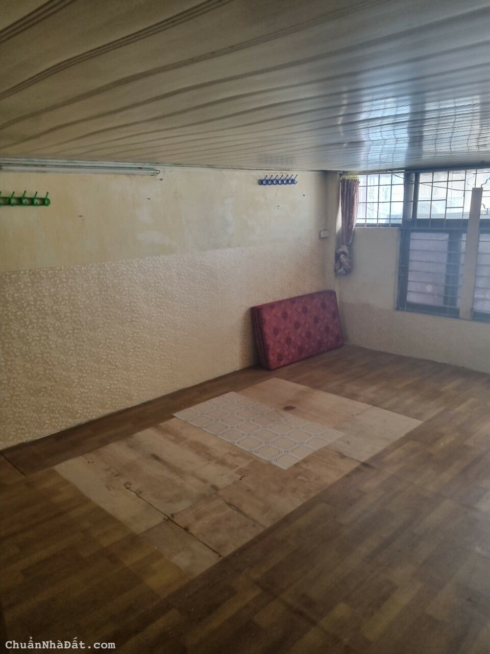 Cho thuê nhà cấp 4 rộng gác xép Ngõ 189 Hoàng Hoa Thám, Ngọc Hà. Dt 56m2. Chỉ 4.5tr