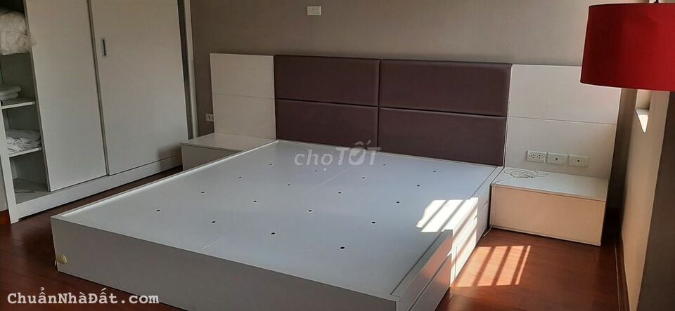 Cho thuê căn Biệt thự Phố Văn Cao. DT 150m2 x 5 tầng thang máy ở cực sướng. Chỉ 25 tr/th