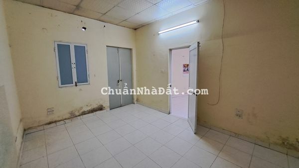 Cho thuê nhà cấp 4 Phố Hoàng Hoa Thám, Liễu Giai. Lô góc 2 thoáng, Dt 48m2. Chỉ 4tr