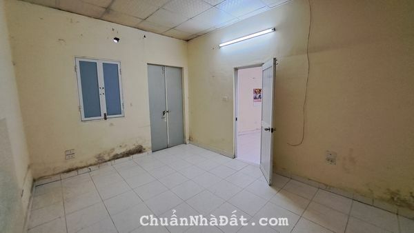 Cho thuê nhà cấp 4 Phố Văn Cao, Liễu Giai, Ba Đình. Lô góc 3 thoáng, Dt 50m2. Chỉ 4tr