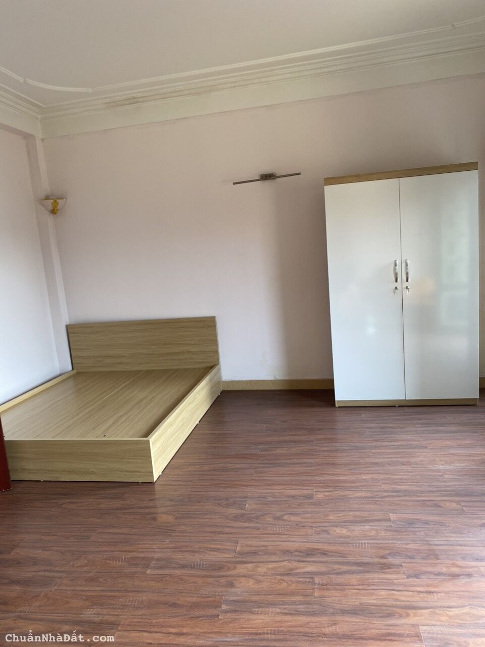 Cho thuê căn hộ Phố Đội Cấn, Ngọc Hà. Dt 28m2. Phòng thoáng đẹp, Full nội thất. Chỉ 3.8tr