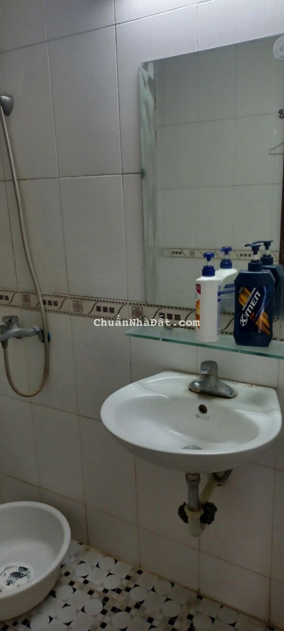 Cho thuê phòng trọ Phố Linh Lang, Phan Kế Bính. Đồ cơ bản. Gía chỉ 2.5tr