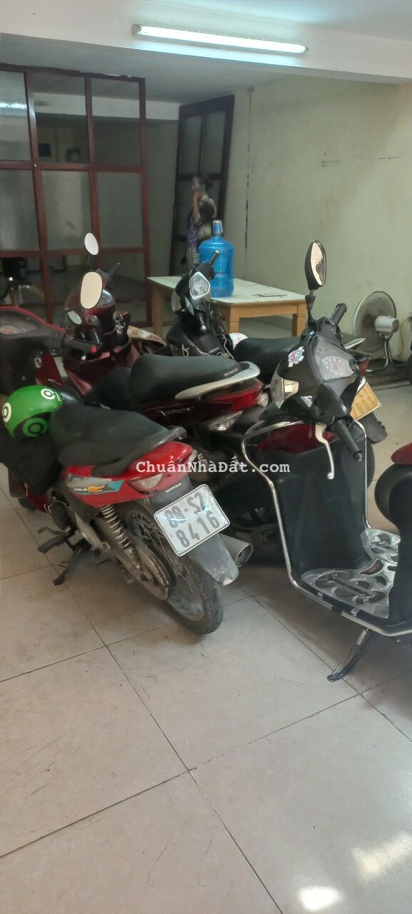 Cho thuê phòng trọ Phố Linh Lang, Phan Kế Bính. Đồ cơ bản. Gía chỉ 2.5tr