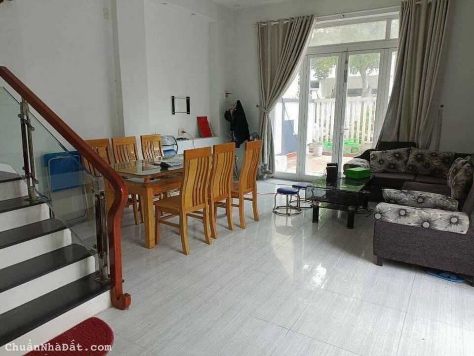 Nhà 2,5 tầng biển Sơn Thủy, dt 125m2 đất, kiên cố, giá rẻ