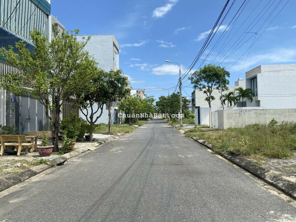 Nhà 2,5 tầng biển Sơn Thủy, dt 125m2 đất, kiên cố, giá rẻ