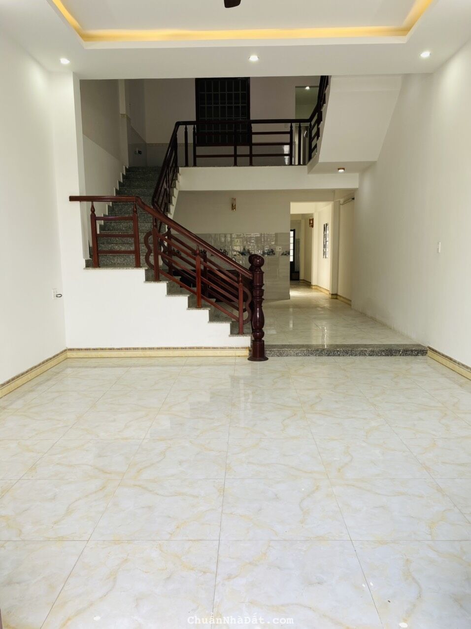 Cho thuê nhà 3,5 tầng, 9 phòng, ngay biển Sơn Thủy,ĐN