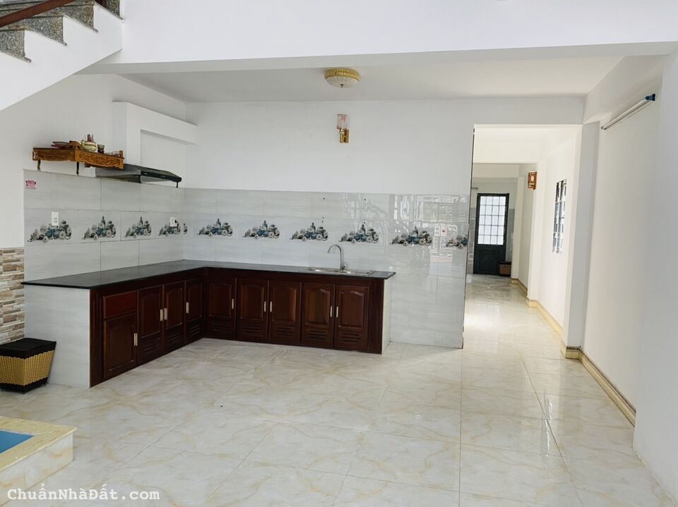 Cho thuê nhà 3,5 tầng, 9 phòng, ngay biển Sơn Thủy,ĐN