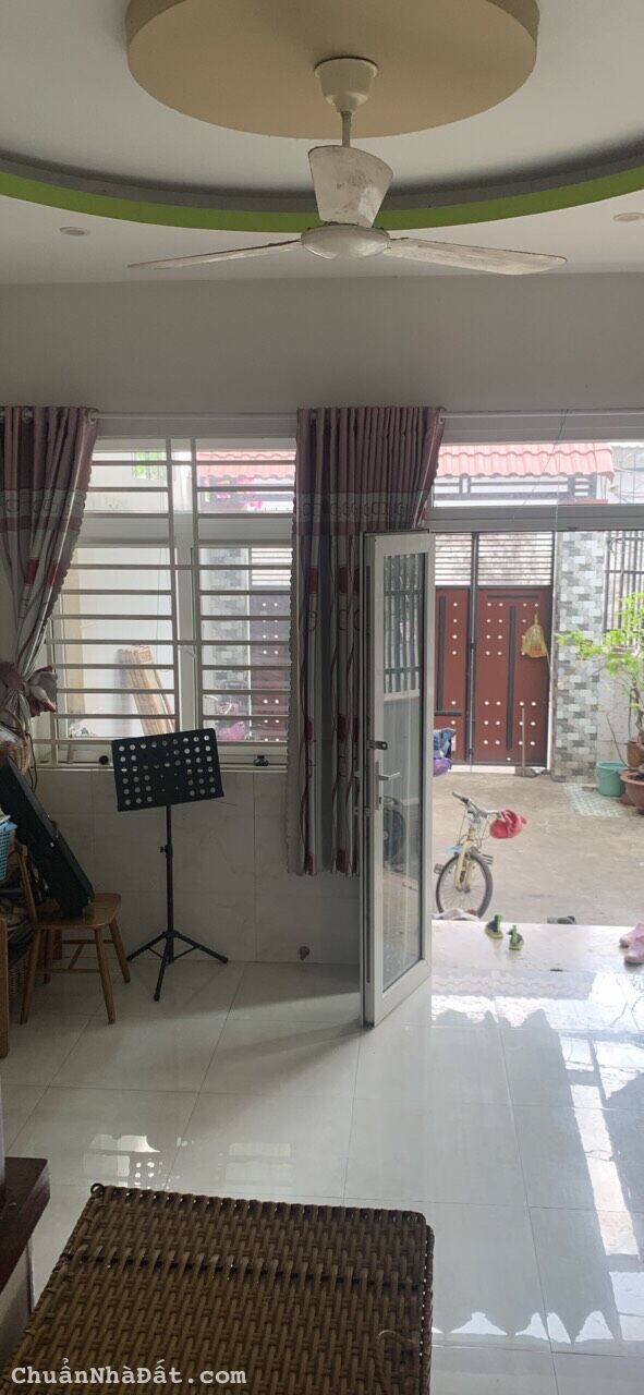 Bán nhà 3 tầng, có sân để oto, P. Trường Thọ, Diện tích 100m², Giá tốt 8.5 Tỷ 