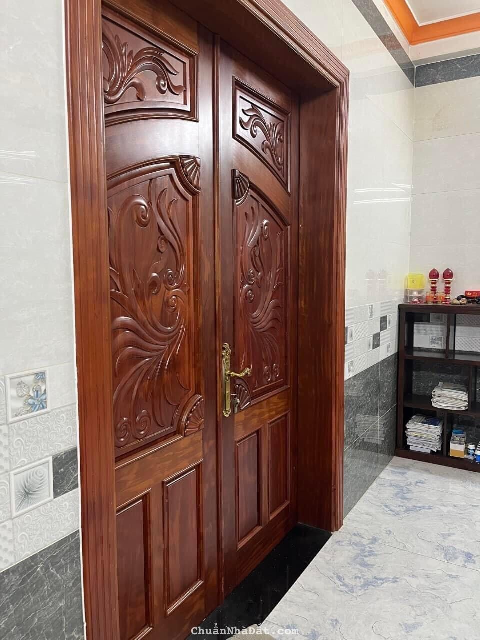 Bán nhà 3 Tầng, mặt tiền kinh doanh chợ Linh Trung, Thủ Đức, dt 5m x 18m 