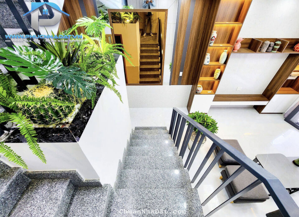 Bán gấp căn nhà 2 tầng HXH 7m đường Võ Văn Tần, Phường 5, Quận 3 sổ riêng DT 58,5m2 LH 0793 978 ***