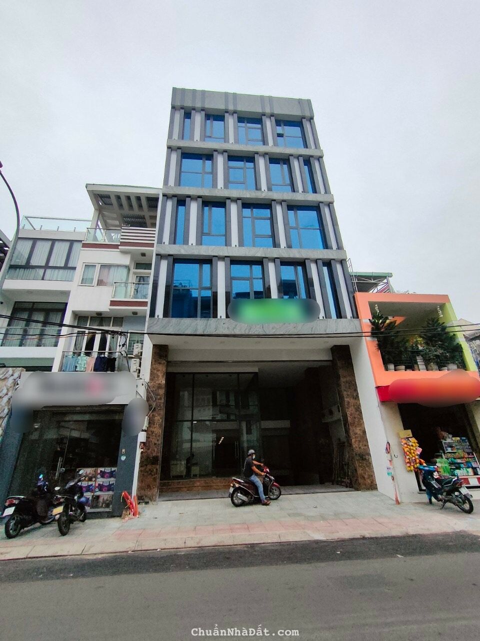 Cho thuê toà mới Trần Khắc Chân, Quận 1. Dt 8x20m, hầm 6 tầng.  giá 400tr/tháng