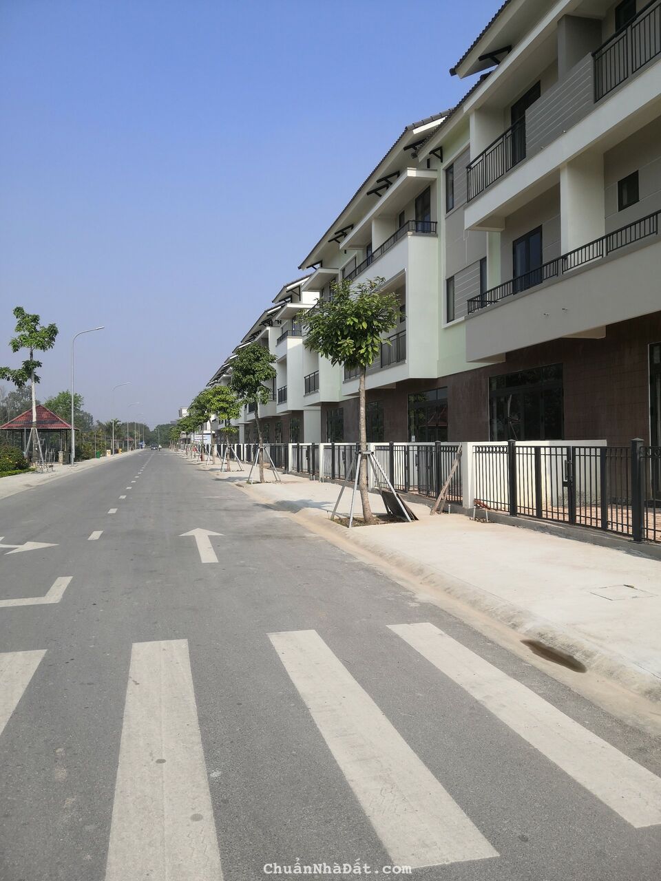 Nhà đẹp giá yêu thương 90m2 chỉ hơn 4 đồng.