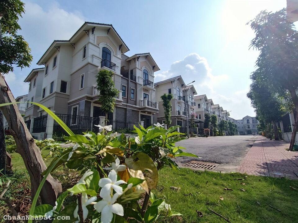 Bán BTSL 135m2 Centa Vsip giá rẻ hơn thị trường 1 tỷ.