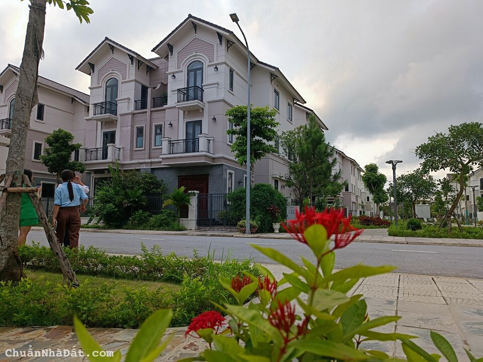 Bán bán gấp, bán nhanh nhà phố biệt thự 3 tầng kđt Vsip