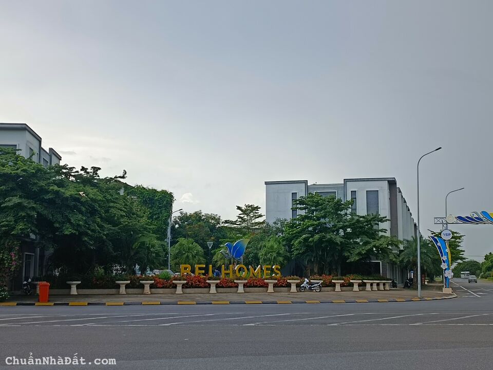 Chủ nhà kẹt tài chính cần bán gấp nhà 3 tầng kđt Bellhomes Từ Sơn.