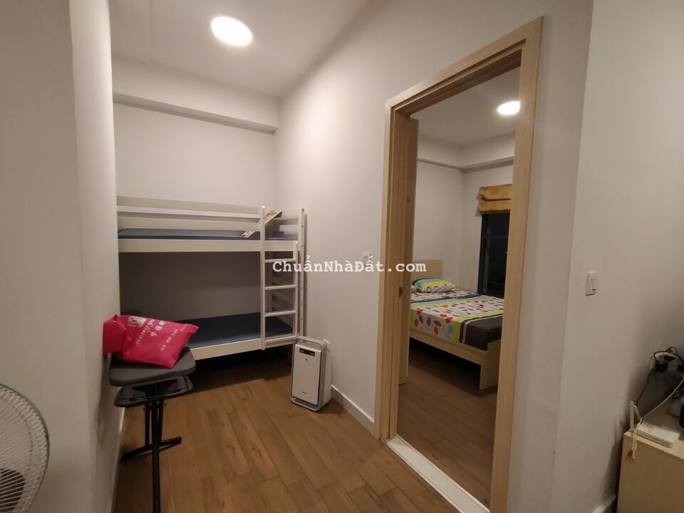 Bán căn hộ 45 m2 với 1 PN+1 và 1VS tòa Westbay của Ecopark giá 1,33 tỷ bao phí. LH 0967 949 918