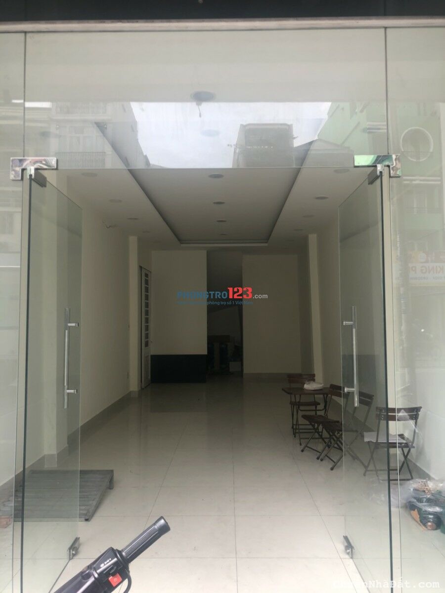Cho thuê nhà mặt tiền Bạch Đằng, p 24, Q. Bình Thạnh. 3.8x12m. 40tr